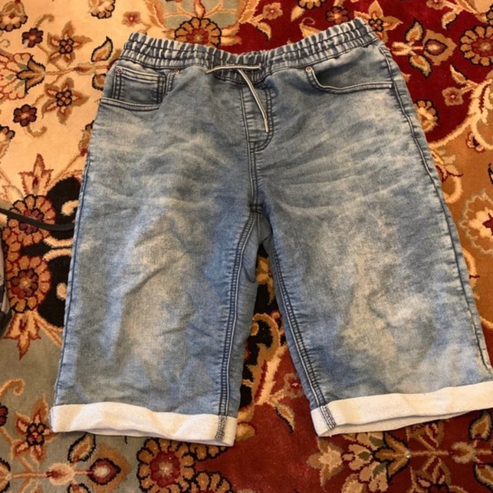 Clothes - Picture 4 of 8